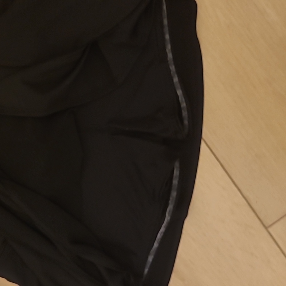 Athleta Women’s Black Swing Athletic Skort Skirt Short Rear Zip Pocket Size S - Picture 3 of 6